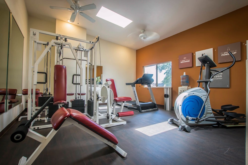 Comfort Inn & Suites Huntington Beach 30/43