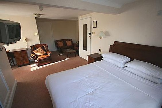 Warren Lodge Hotel 2/10