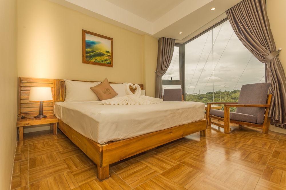 Golden Daisy Hotel 28/68