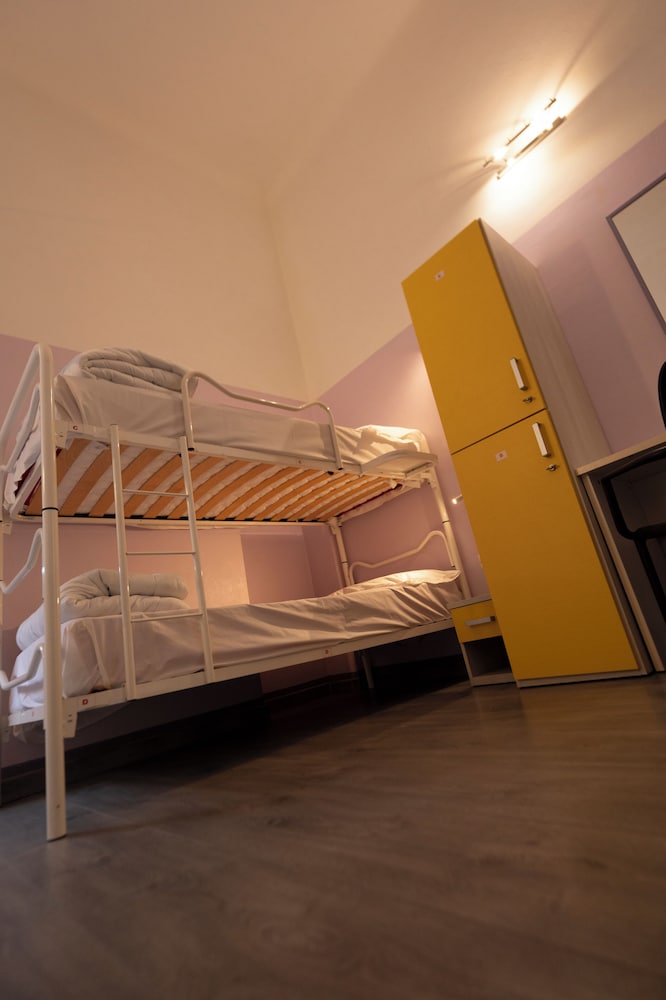 Hostel 7 Santi 4/50