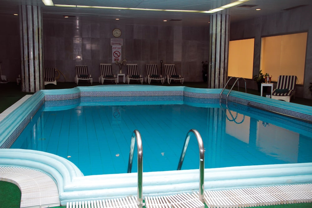 swimming pool spa
