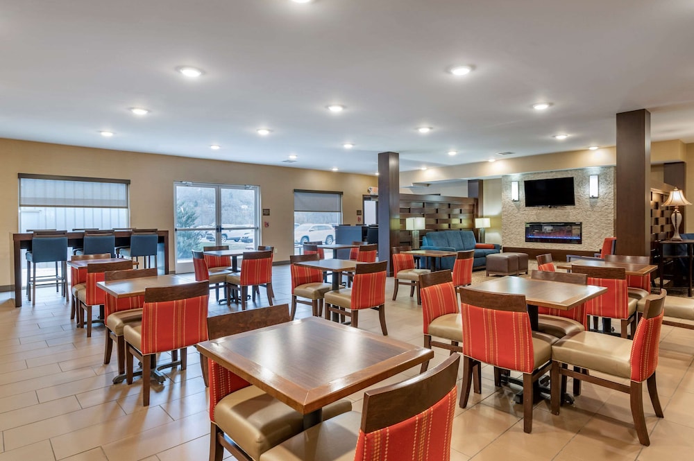 Comfort Inn & Suites Northern Kentucky 36/48