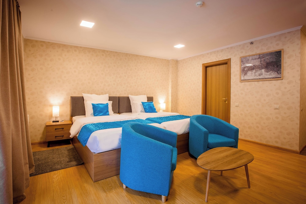 Gistola Hotel Mestia 6/19