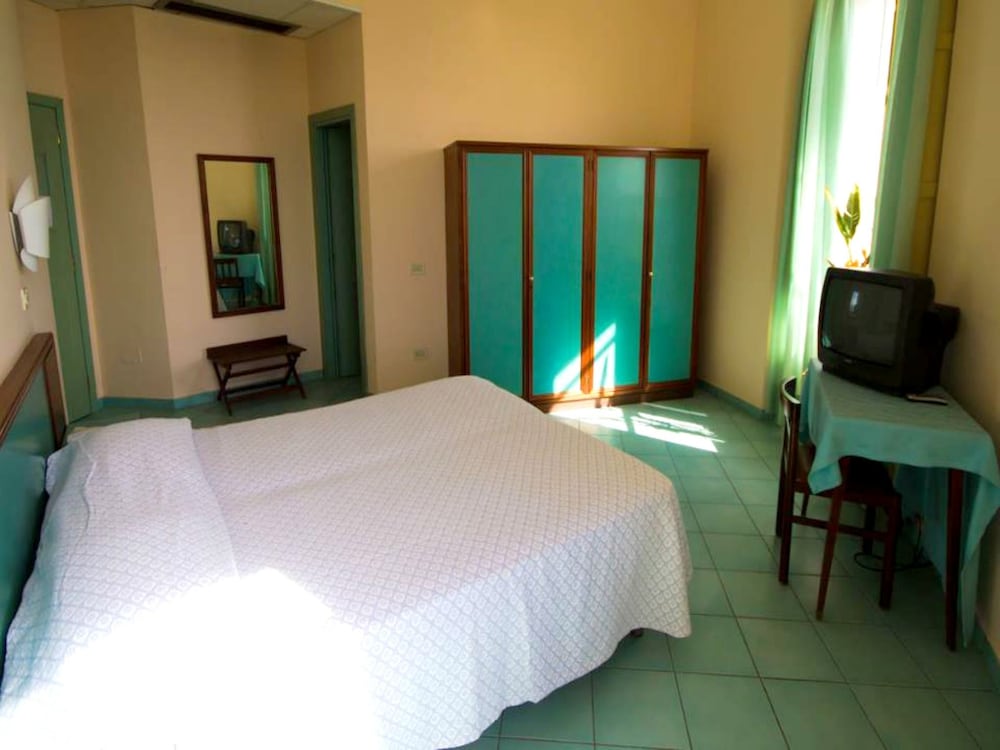 Hotel Serapo 9/58