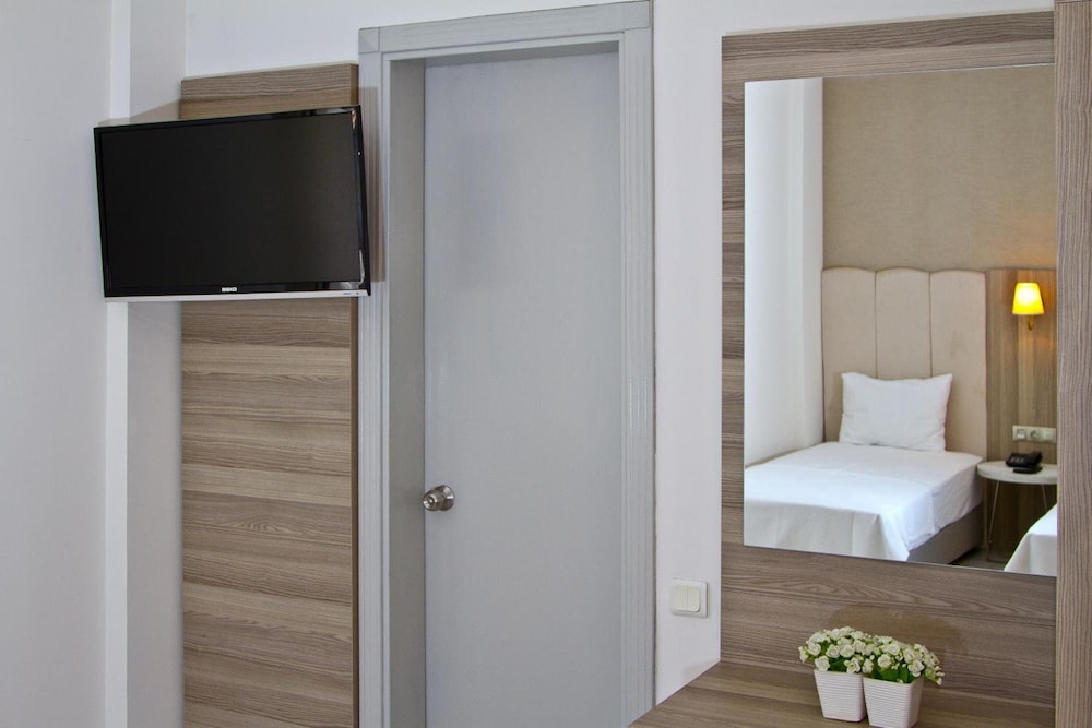The Hotel 48 30/49