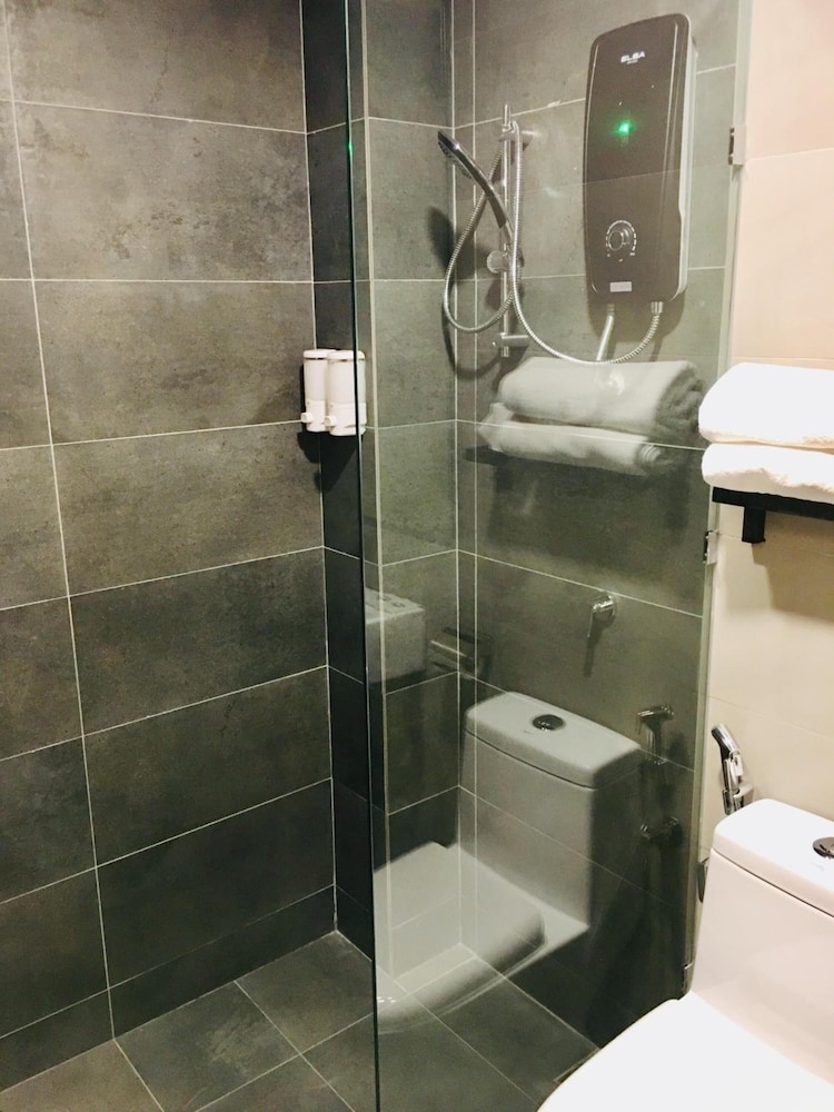 Enclave Hotel 20/26