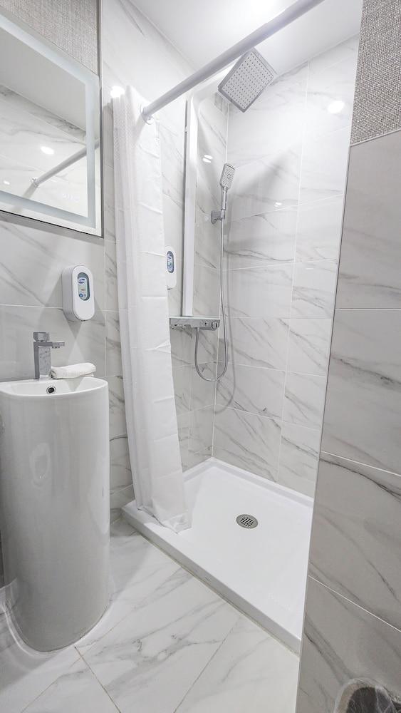 Hotel Fuego Bronx 12/15