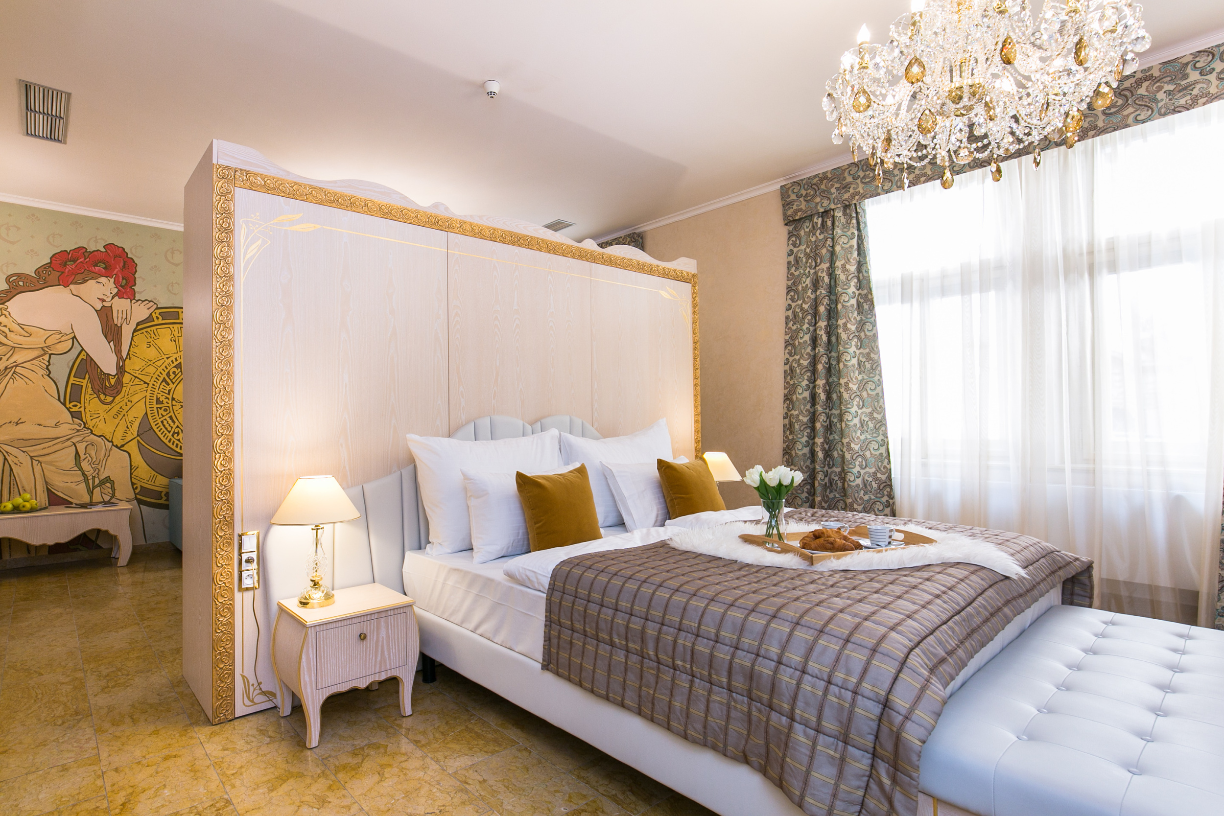 DELUXE, SUITE