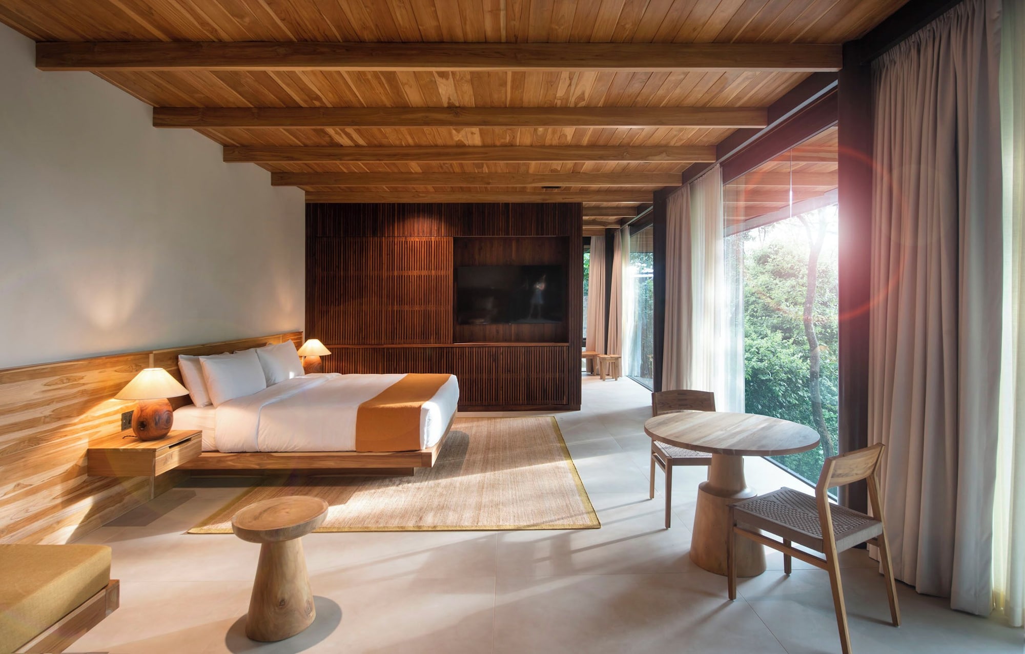 West, Bungalow, King and Twin Beds