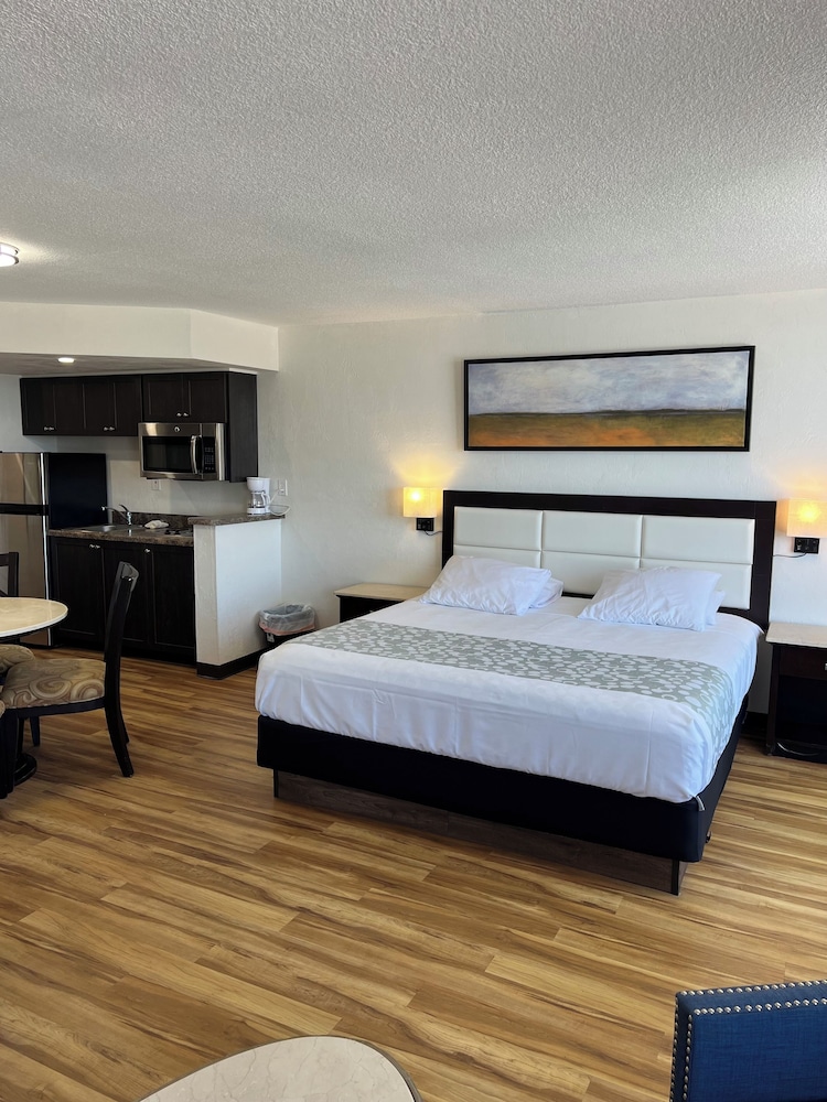 Flamingo Inn 17/50