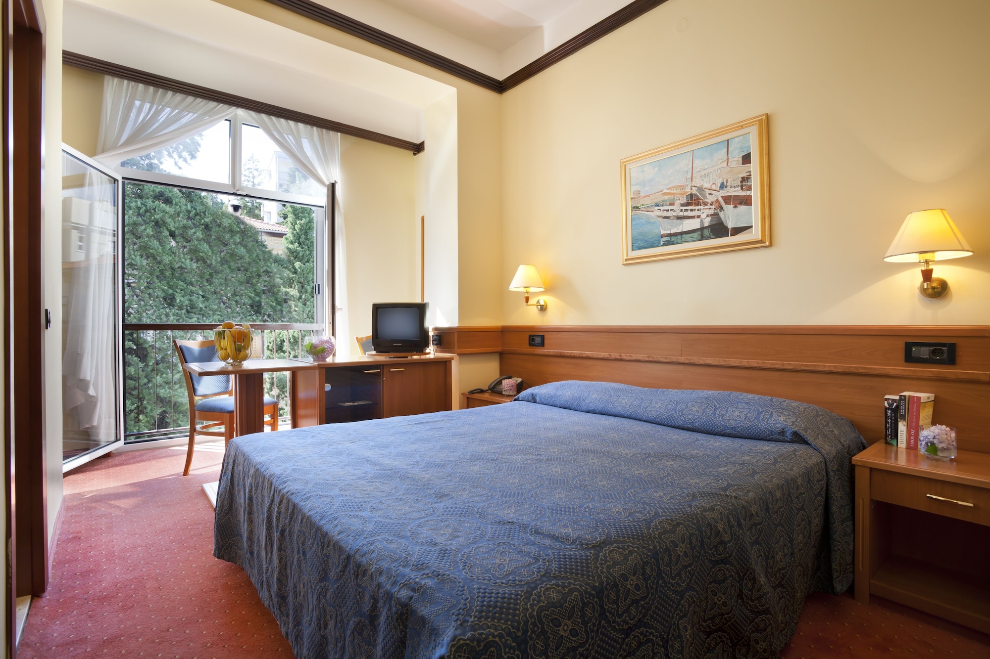 ROOM, DOUBLE BED