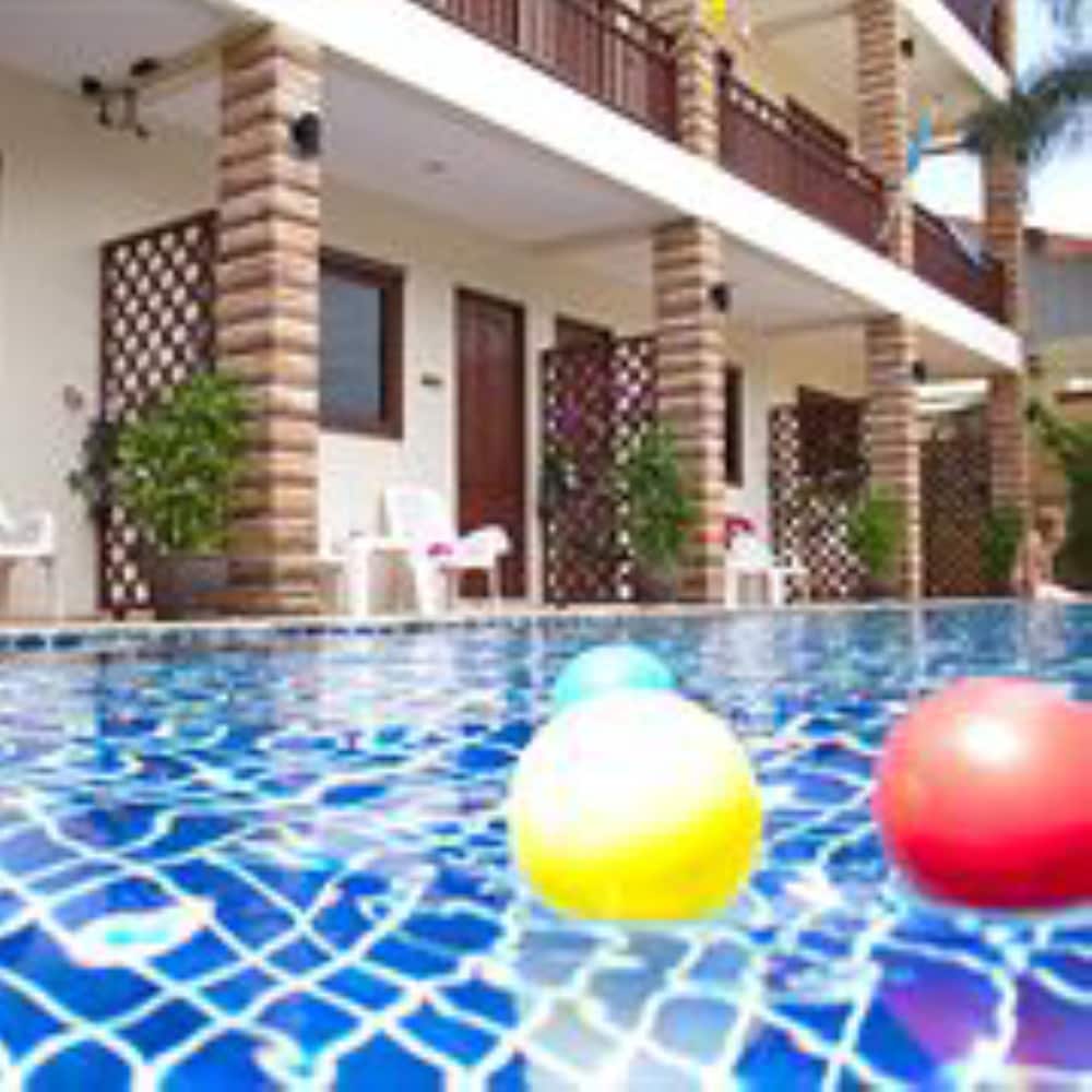 Hathai House Resort 36/48