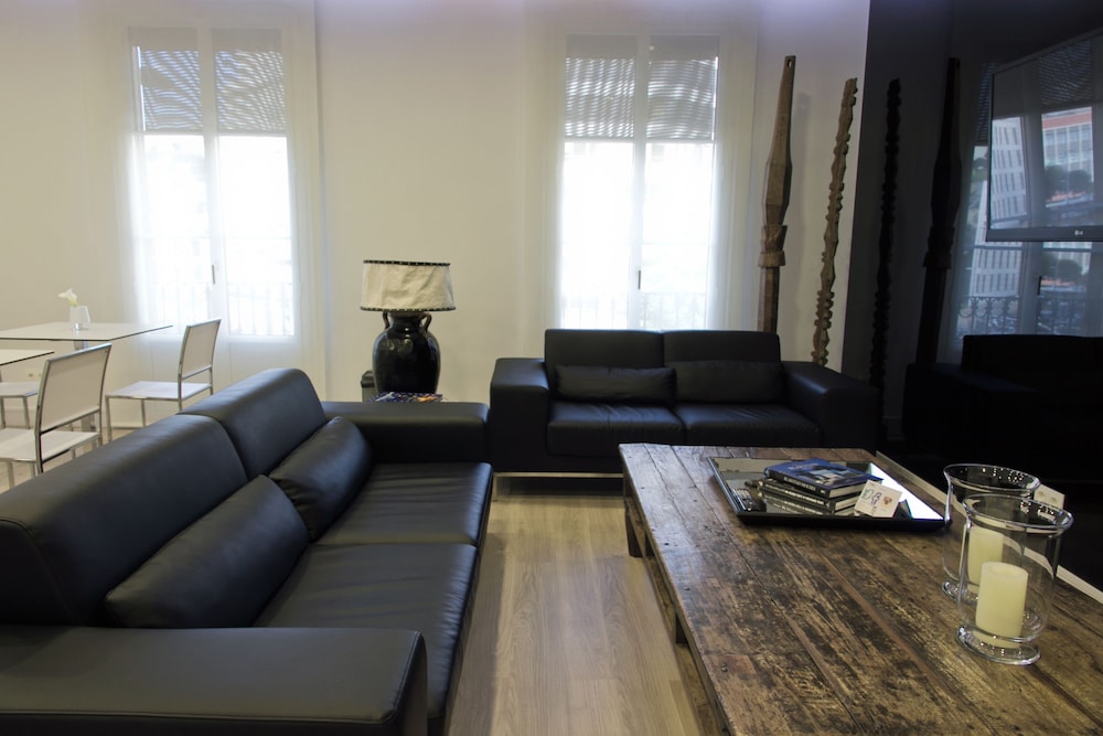 The 8 Boutique B B 15/28