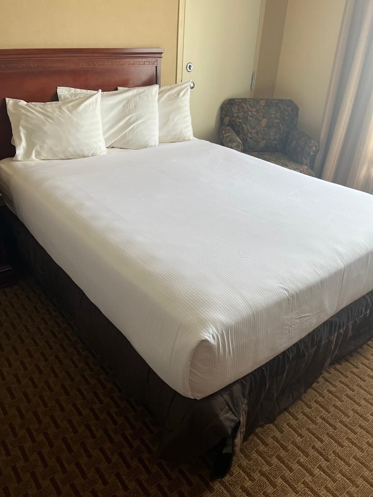 Superior, King Bed, Mountain Side