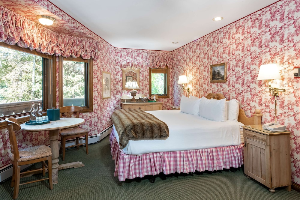 Superior, Suite, King Bed, Mountain View, 2 Bathrooms, Sofa