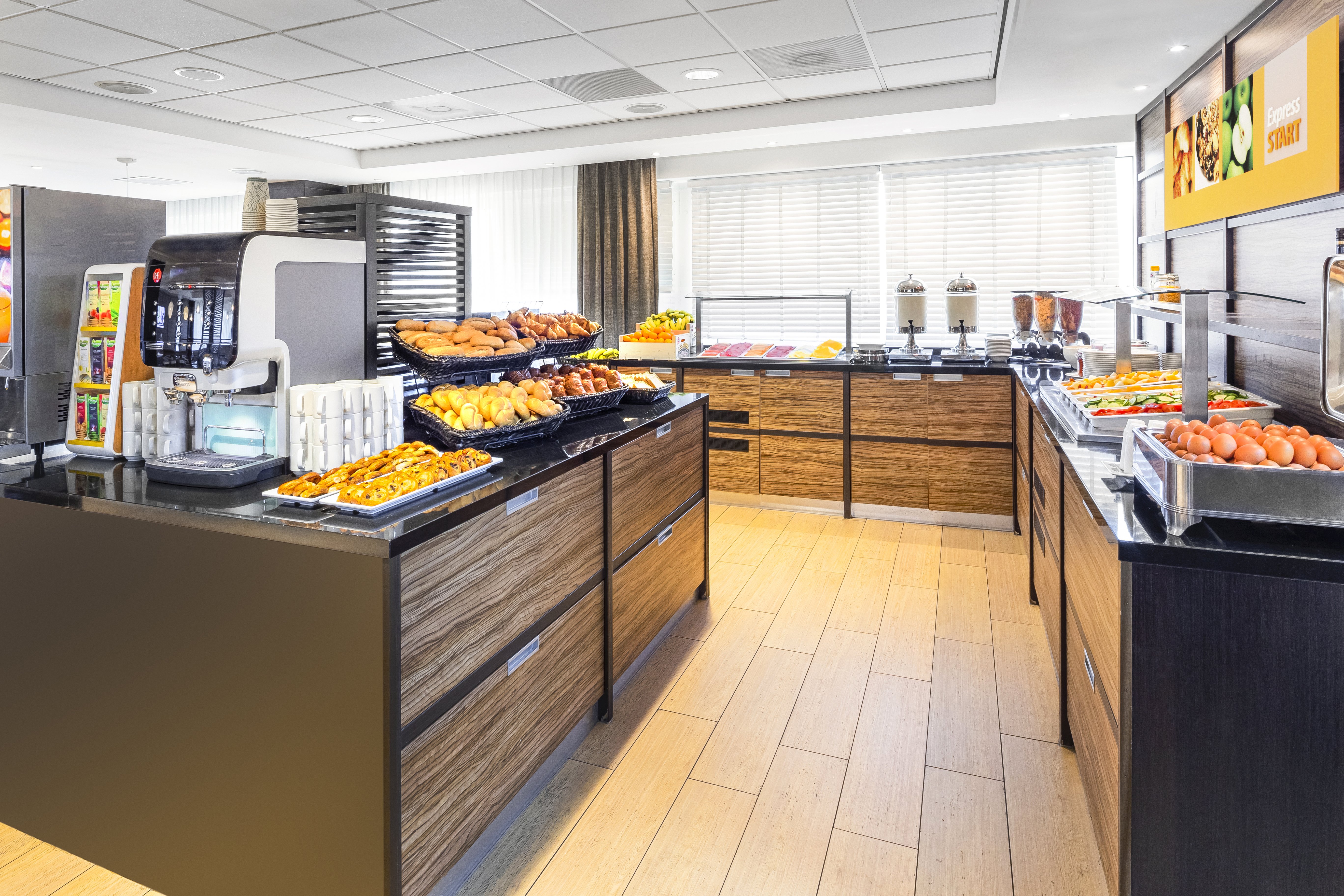 Holiday Inn Express Amsterdam Sloterdijk Station 23/27