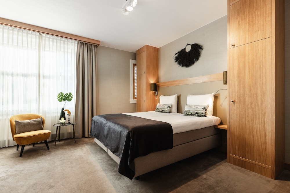 COMFORT, TWIN BEDS