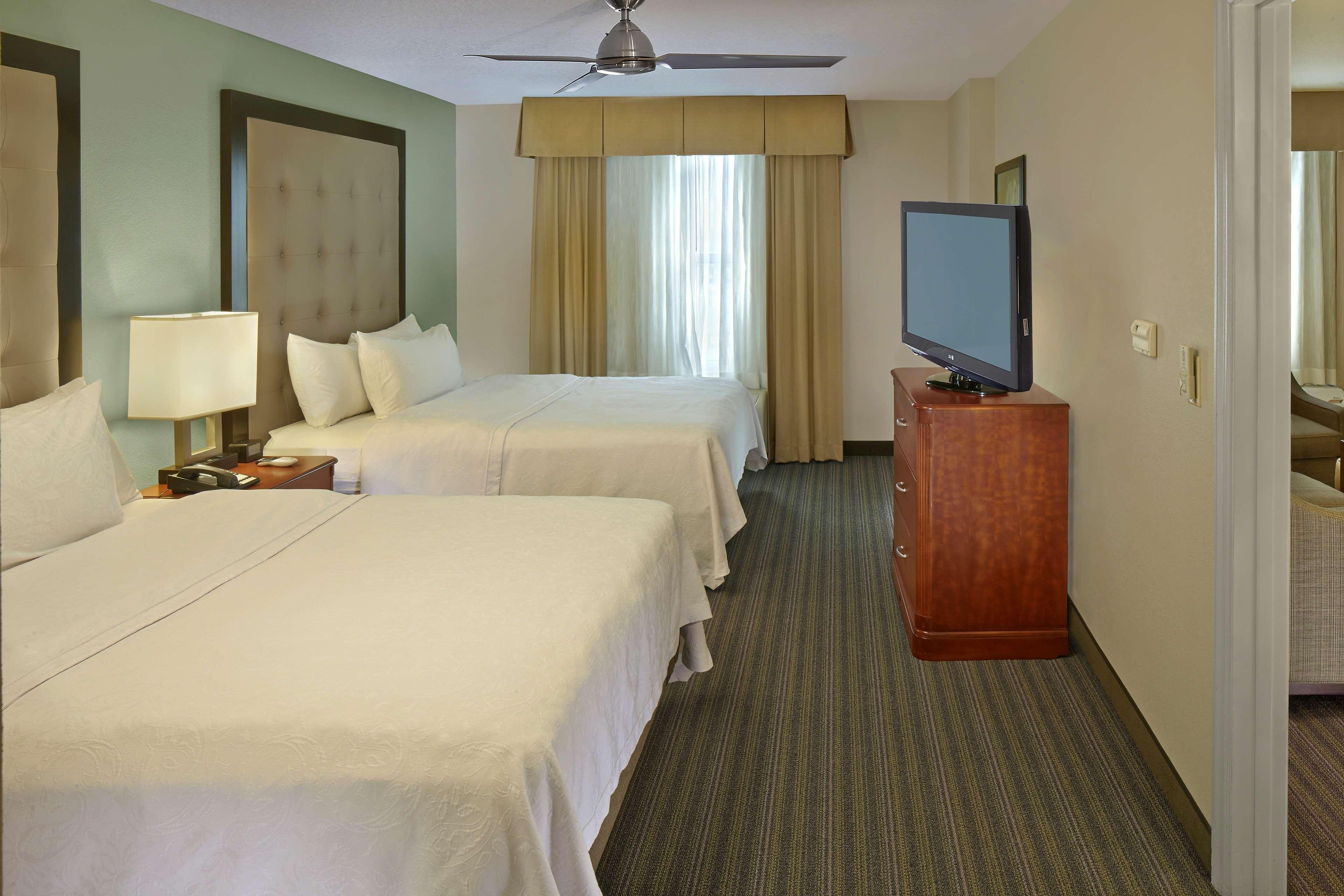 2 Bedrooms, Suite