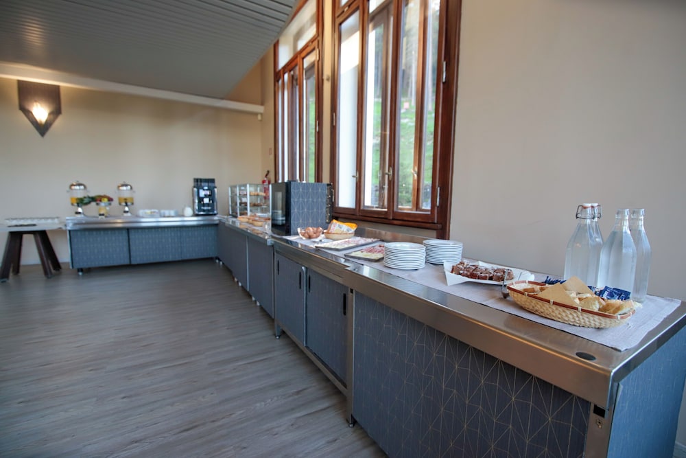 Pracatinat Hotel and Restaurant 9/50