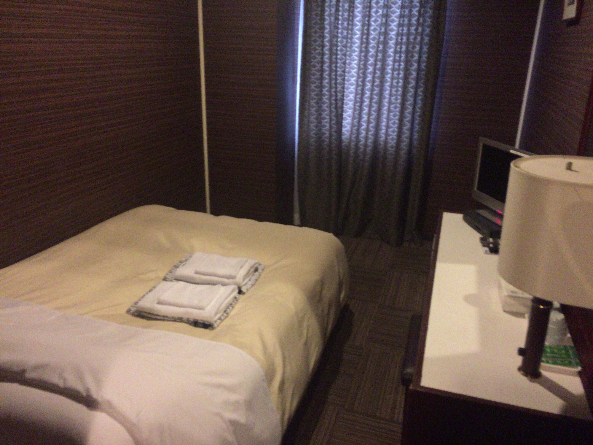 SEMI ROOM, SEMI DOUBLE BED, SMOKING
