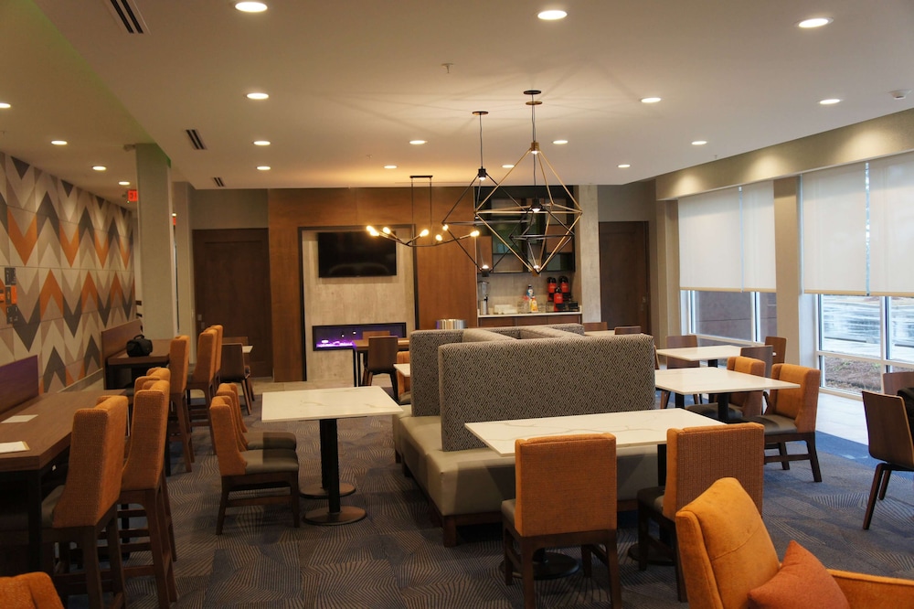 La Quinta Inn Suites By Wyndham Oxford 35/47