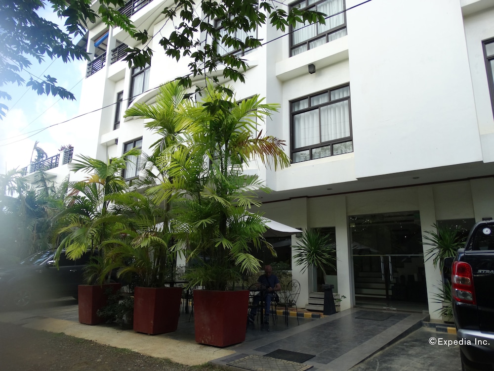 Ipil Suites Puerto Princesa 35/40
