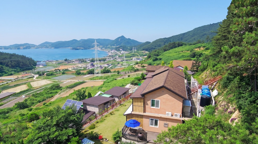Yeosu Hwangto Pension 45/50