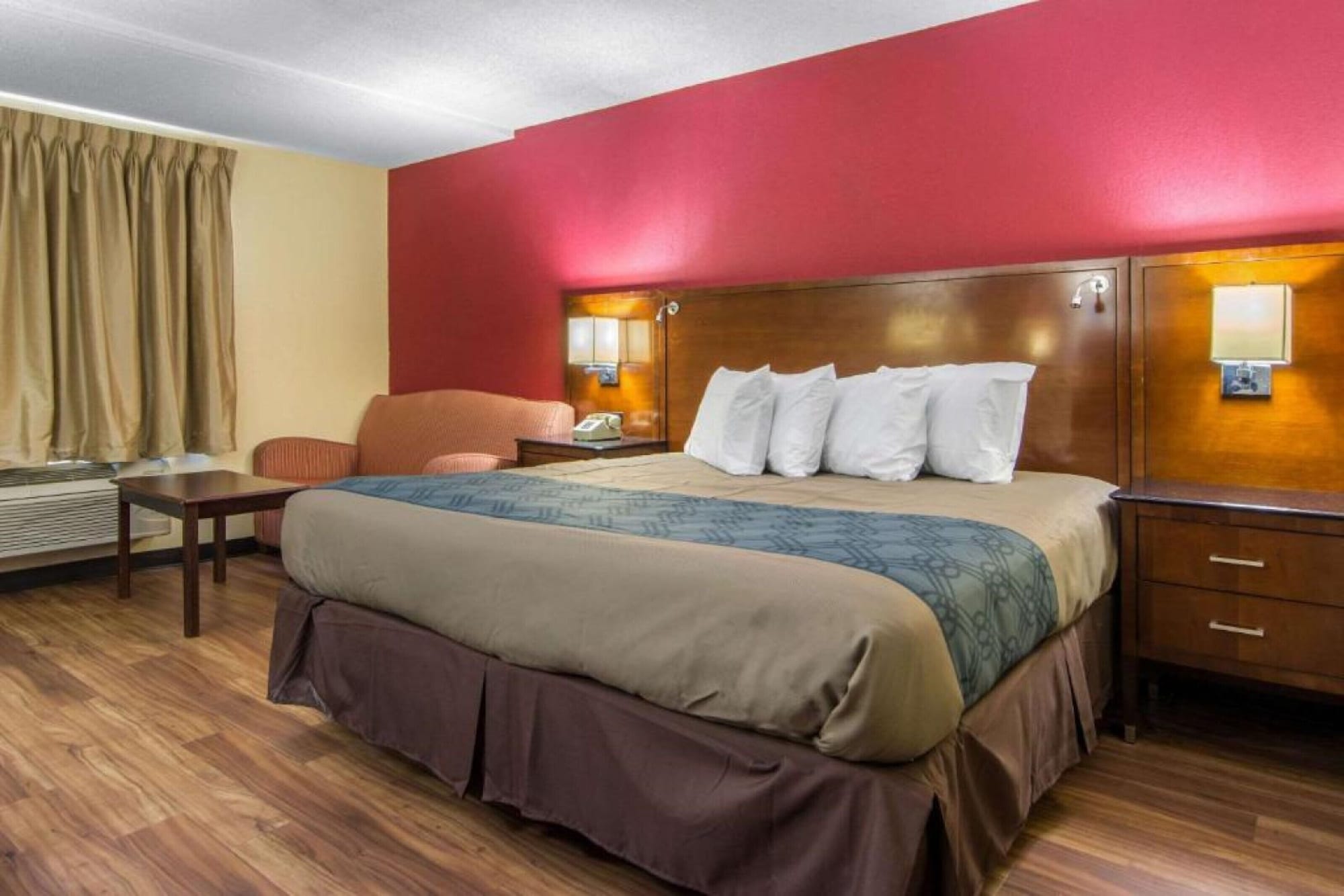 Executive, King Bed, Forsyth, GA 2/4