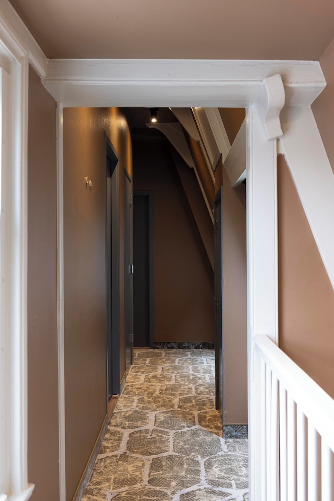 Art Gallery Hotel Bv 22/33