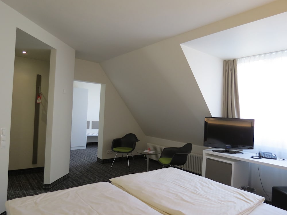 Comfor Hotel 12/72