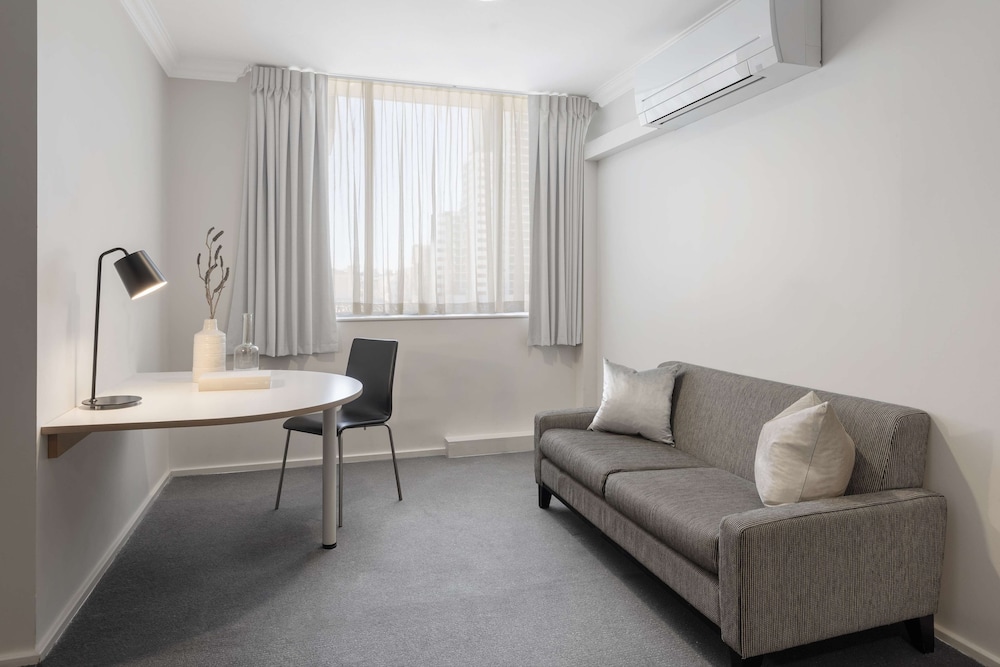 Oaks Perth Hotel 36/61