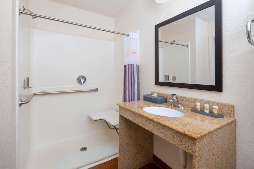 La Quinta Inn And Suites By Wyndham Macon West 9/42