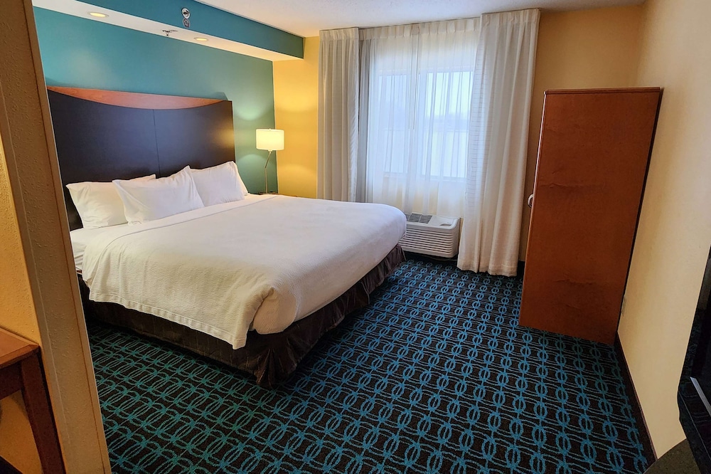 AmericInn by Wyndham St. Cloud MN Shopping Area 19/51
