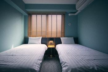 ROOM, TWIN BEDS