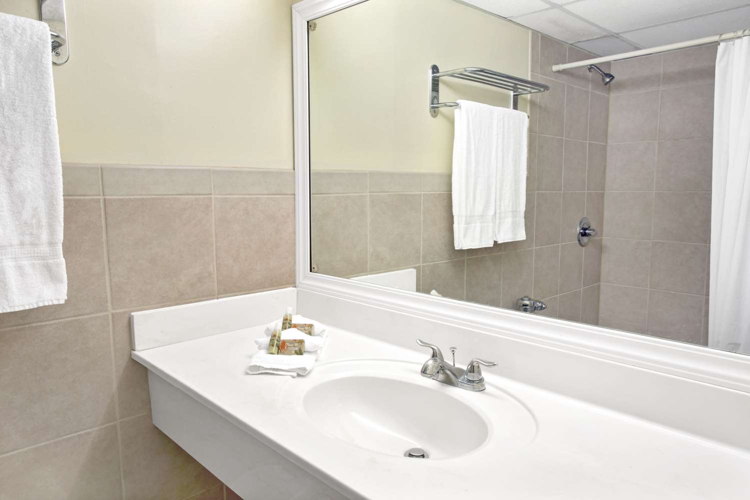 غرفة بسريرين مزدوجين، Knights Inn Hallandale 2/2