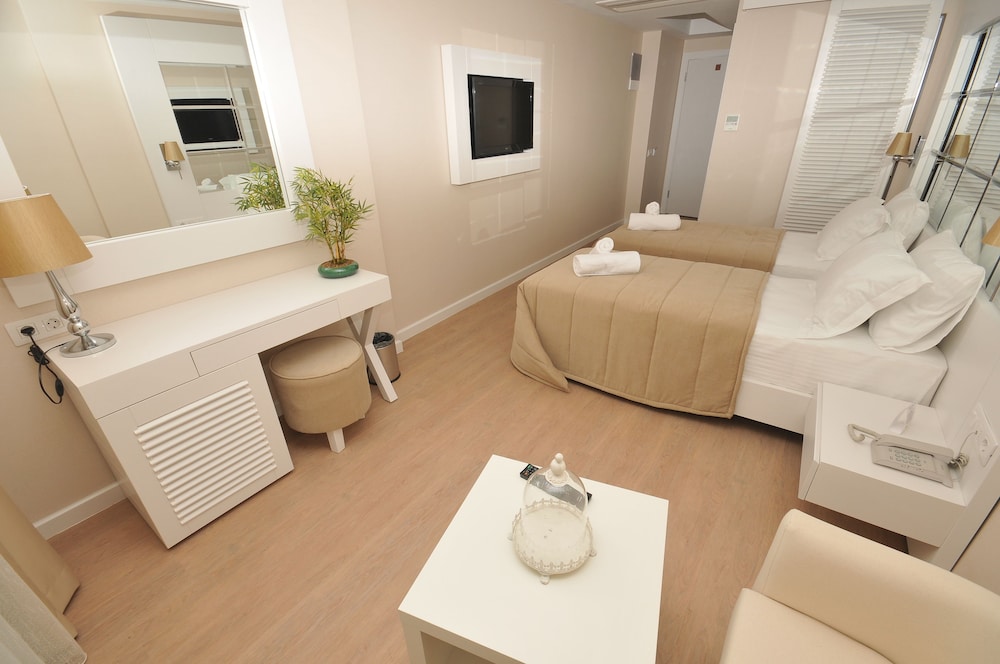 Alesta Yacht Hotel 40/74