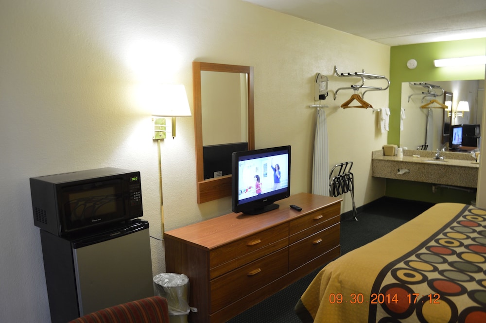 Super 8 by Wyndham Tifton 37/54
