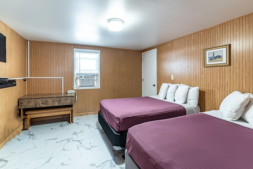 Boardwalk Sand & Surf Inn Oceanfront 21/55