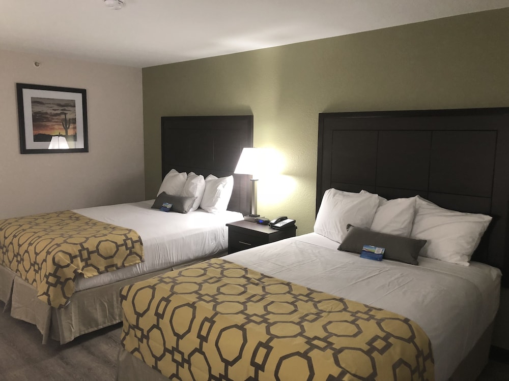 Baymont by Wyndham Phoenix I-10 near 51st Ave 15/55