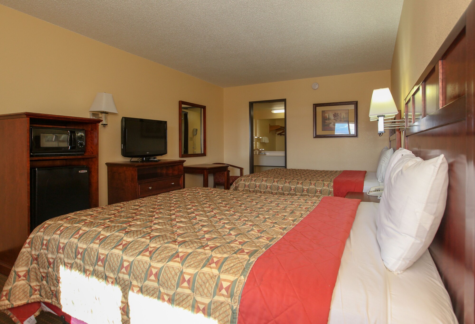 STANDARD, 2 QUEEN BEDS
