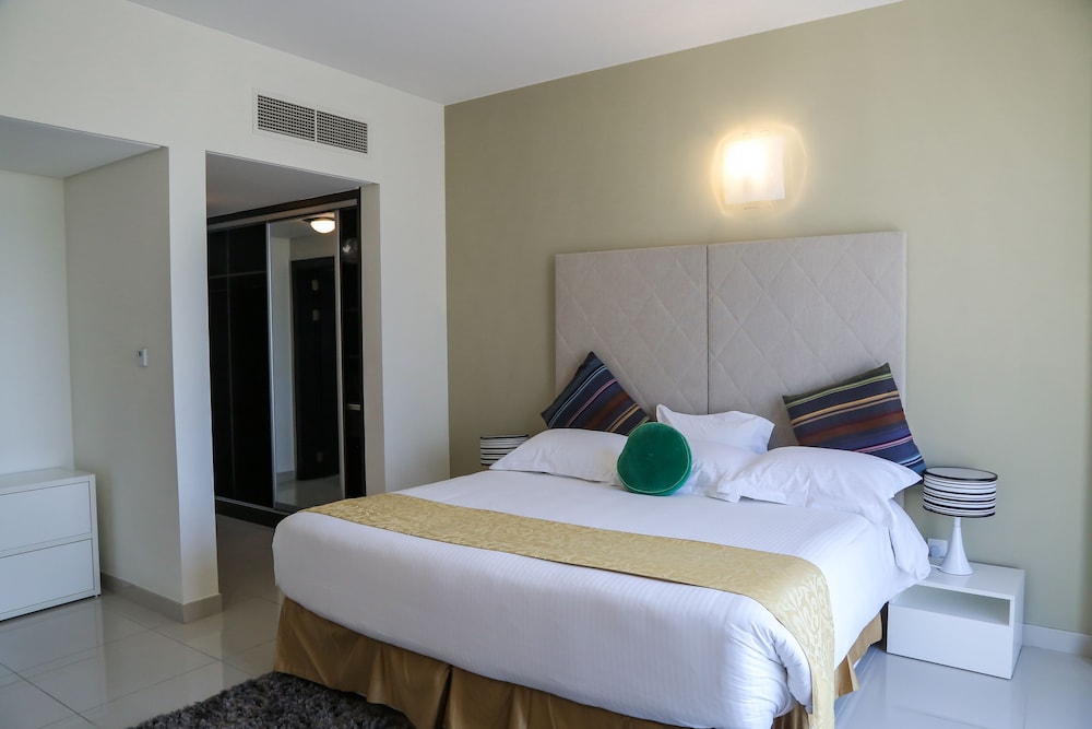 3 BEDROOMS, DIPLOMAT, SUITE