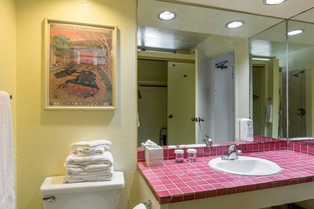 Kuhio Banyan Club 58/59