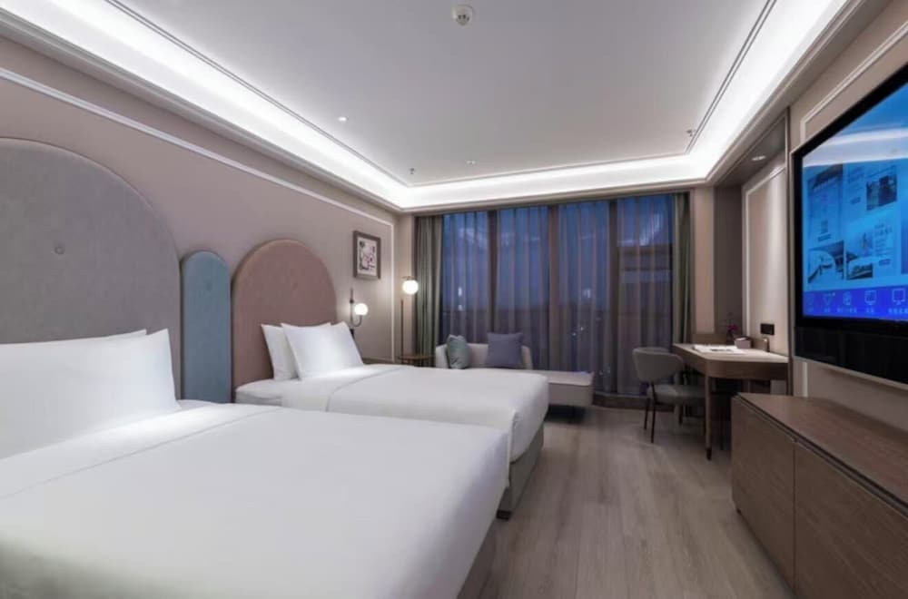 Mercure Nantong Suxitong Riverside 7/42