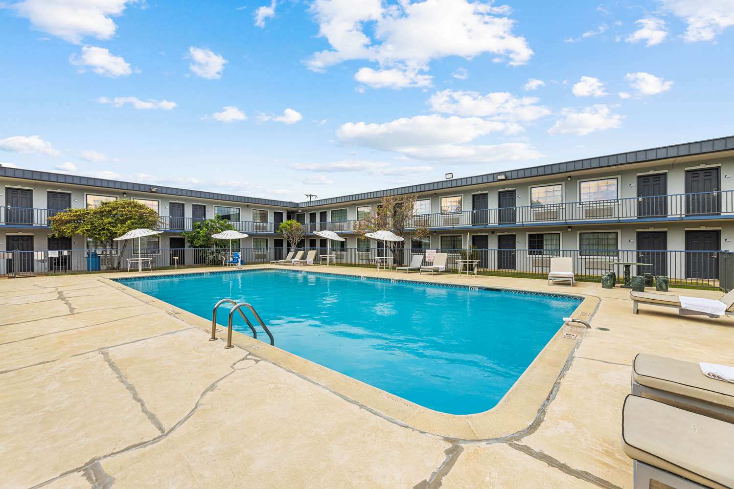 Americas Best Value Inn Ft. Worth Hurst 16/37