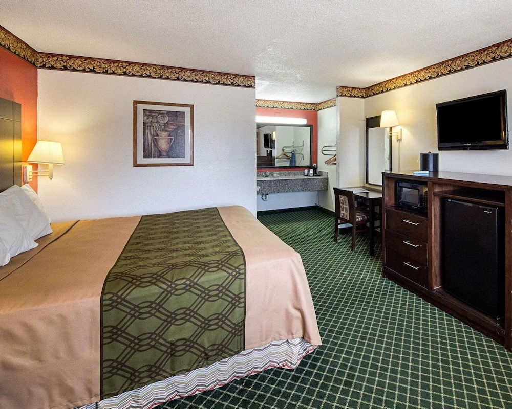Rodeway Inn San Antonio Lackland AFB - SeaWorld 35/66