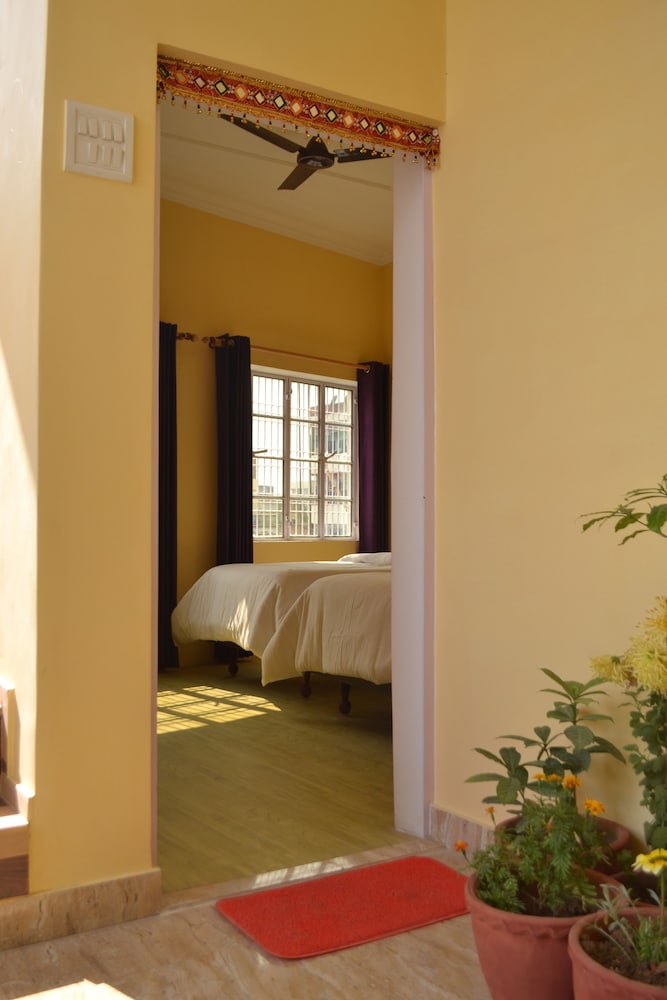 Tara Guest House 7/68