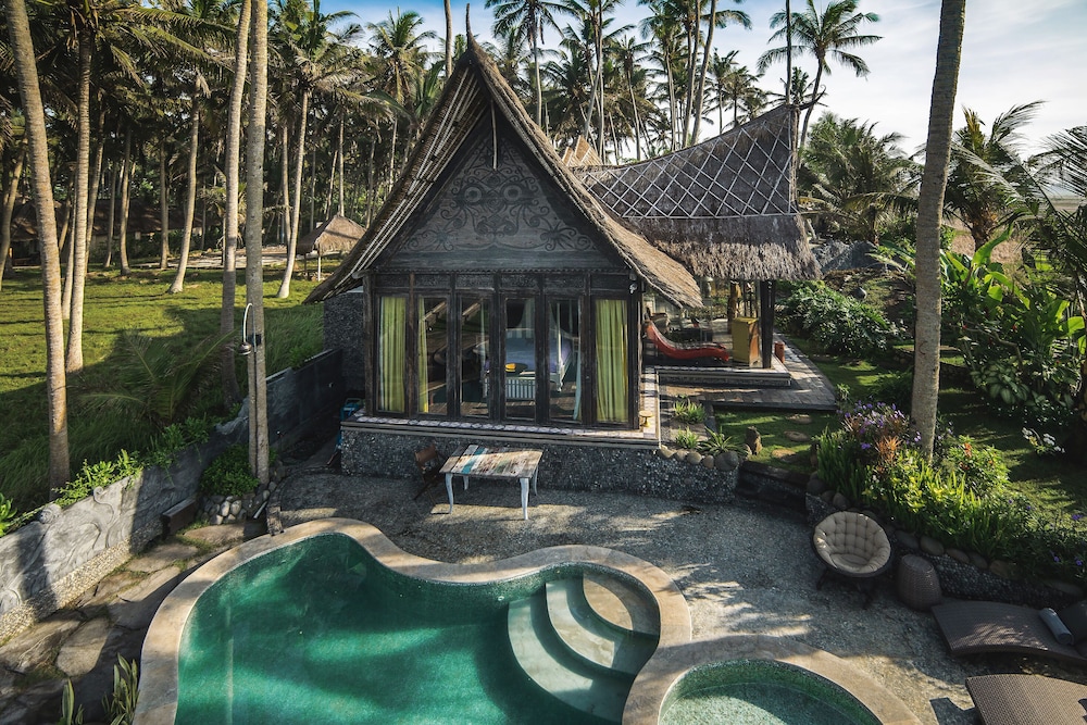 Absolute Beachfront Romantic Villa Laut 27/30