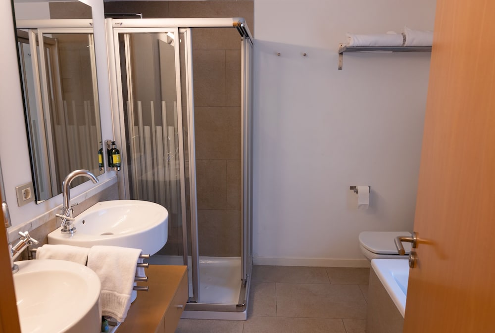NM Suites 50/50