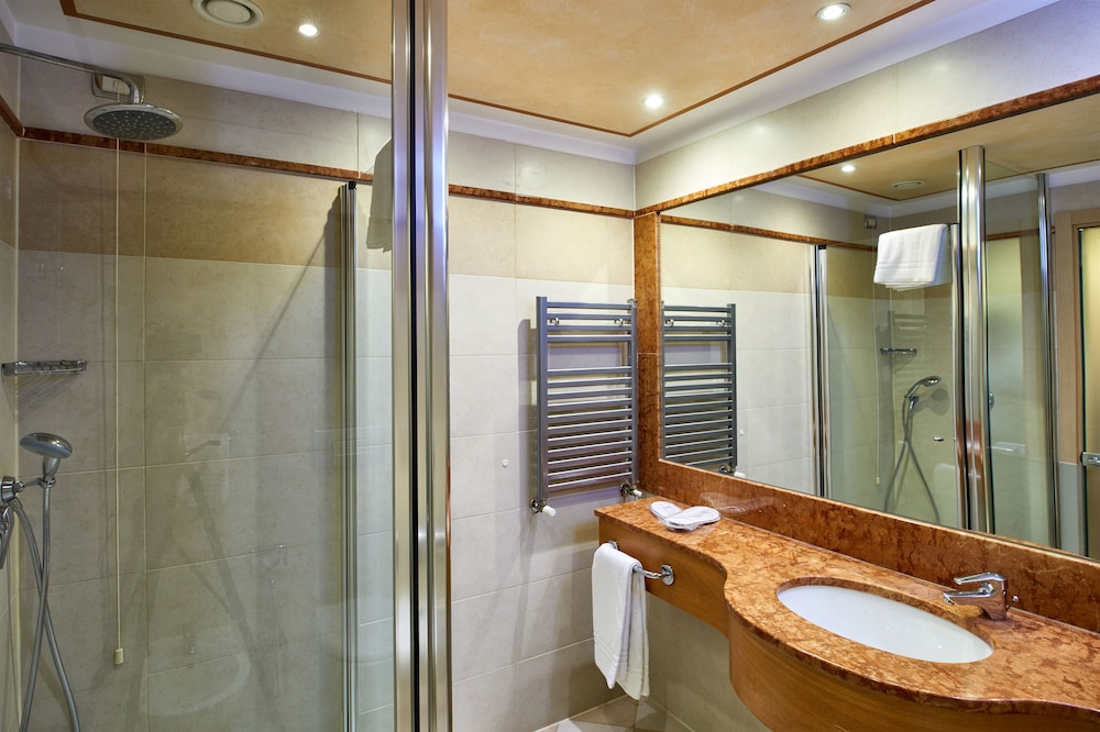Hotel Cruise 30/73
