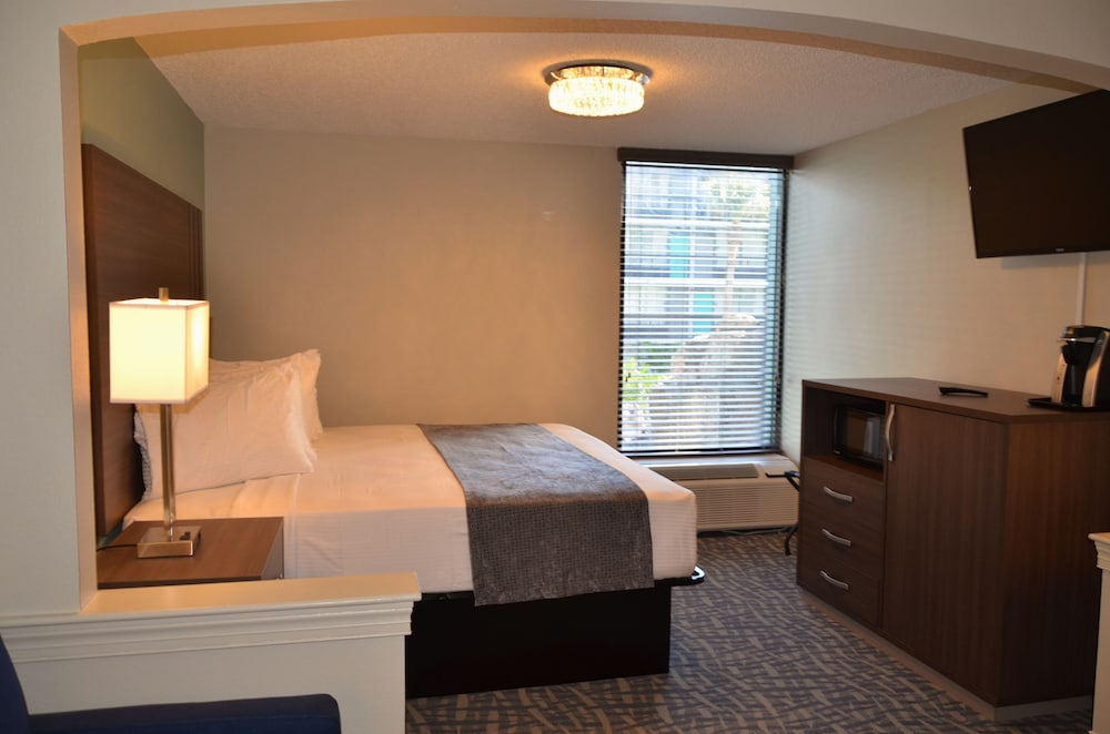 Opal Hotel and Suites 34/50